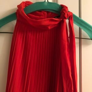 Pleated tie top